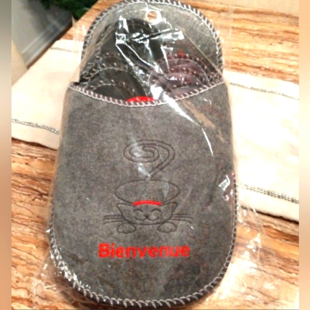 Bienvenue Guest Slippers for Friends Set of 5